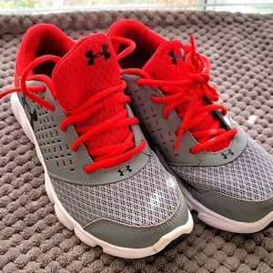 Under Armor gray size 6.5 boys sneakers